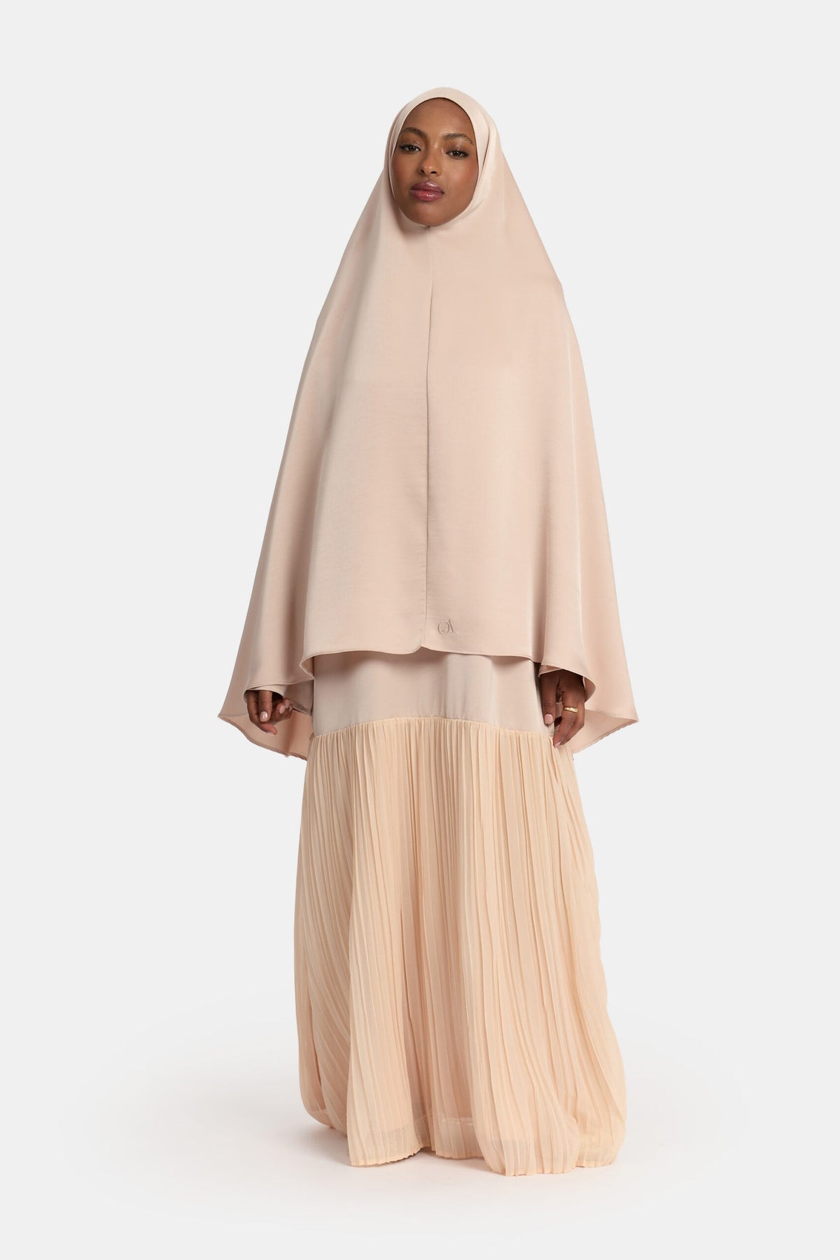 Khimar satin Almond (Pleated)