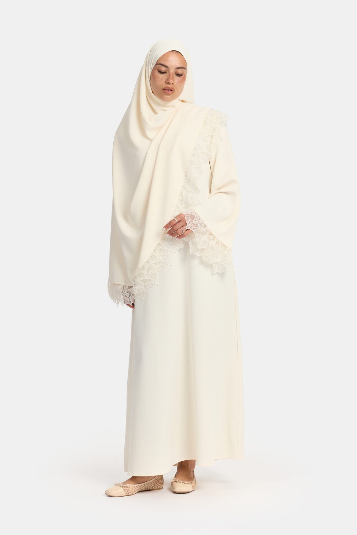 Leaf lace abaya Cream