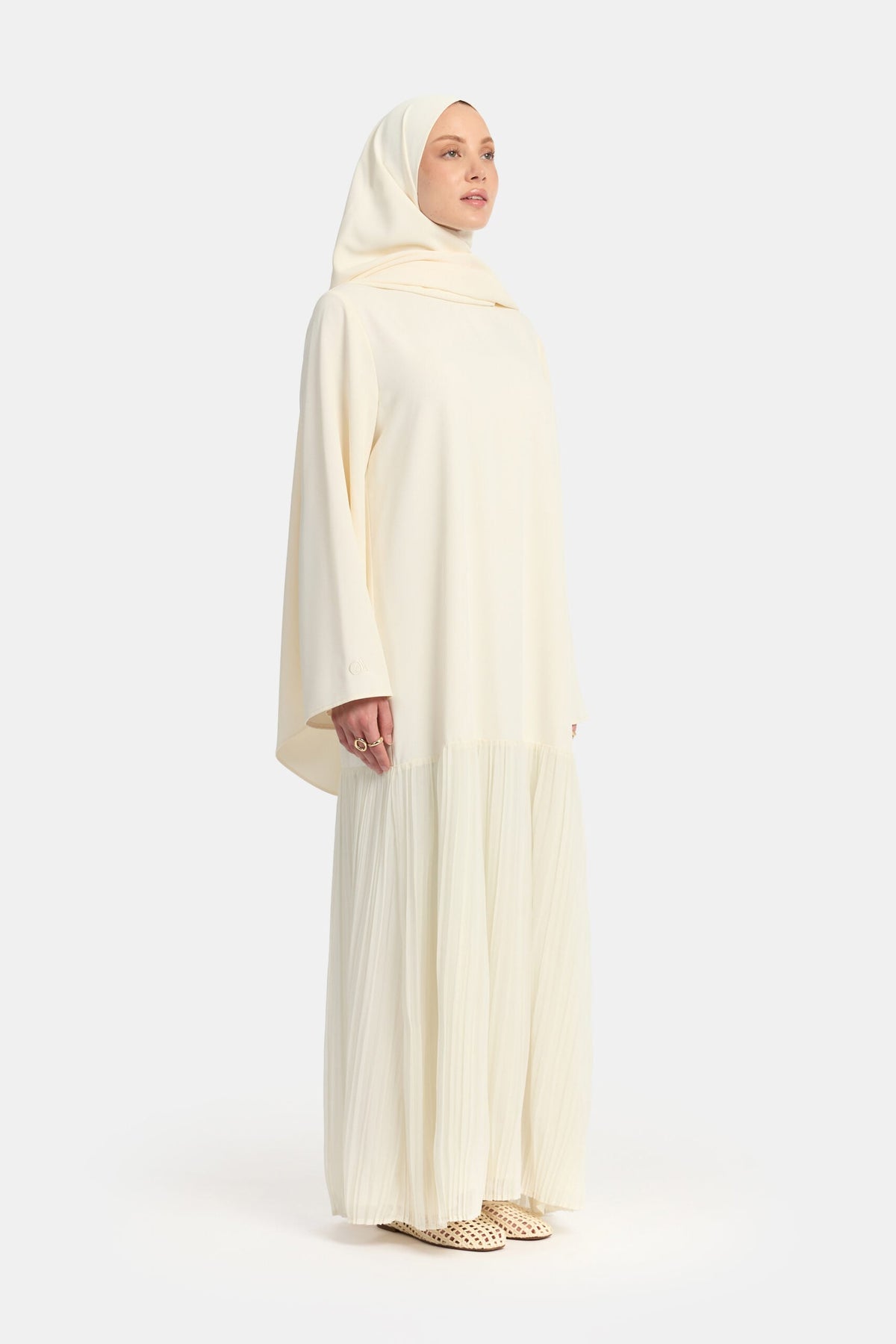 Pleated skirt abaya Cream