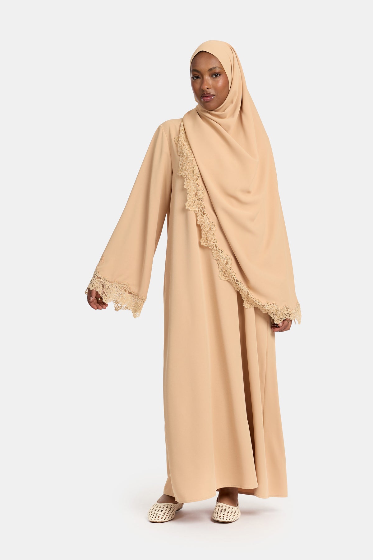 Abaya à bord ondulé en dentelle, couleur gingembre confit