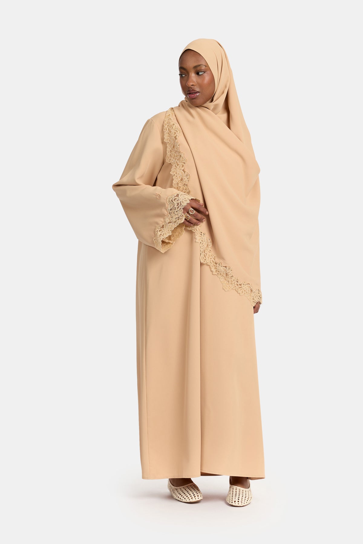 Abaya à bord ondulé en dentelle, couleur gingembre confit