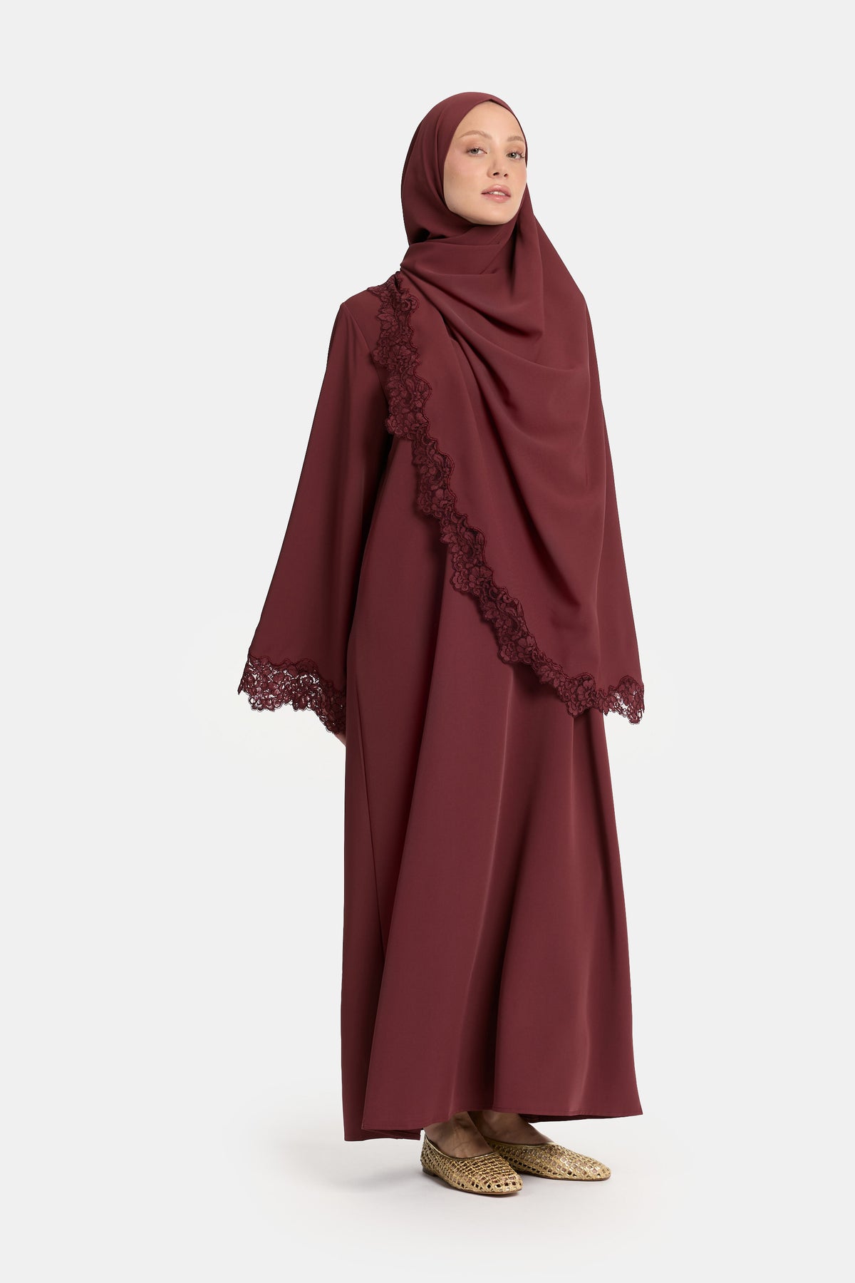 Abaya mit gewellter Spitzenkante in Mahagonirot