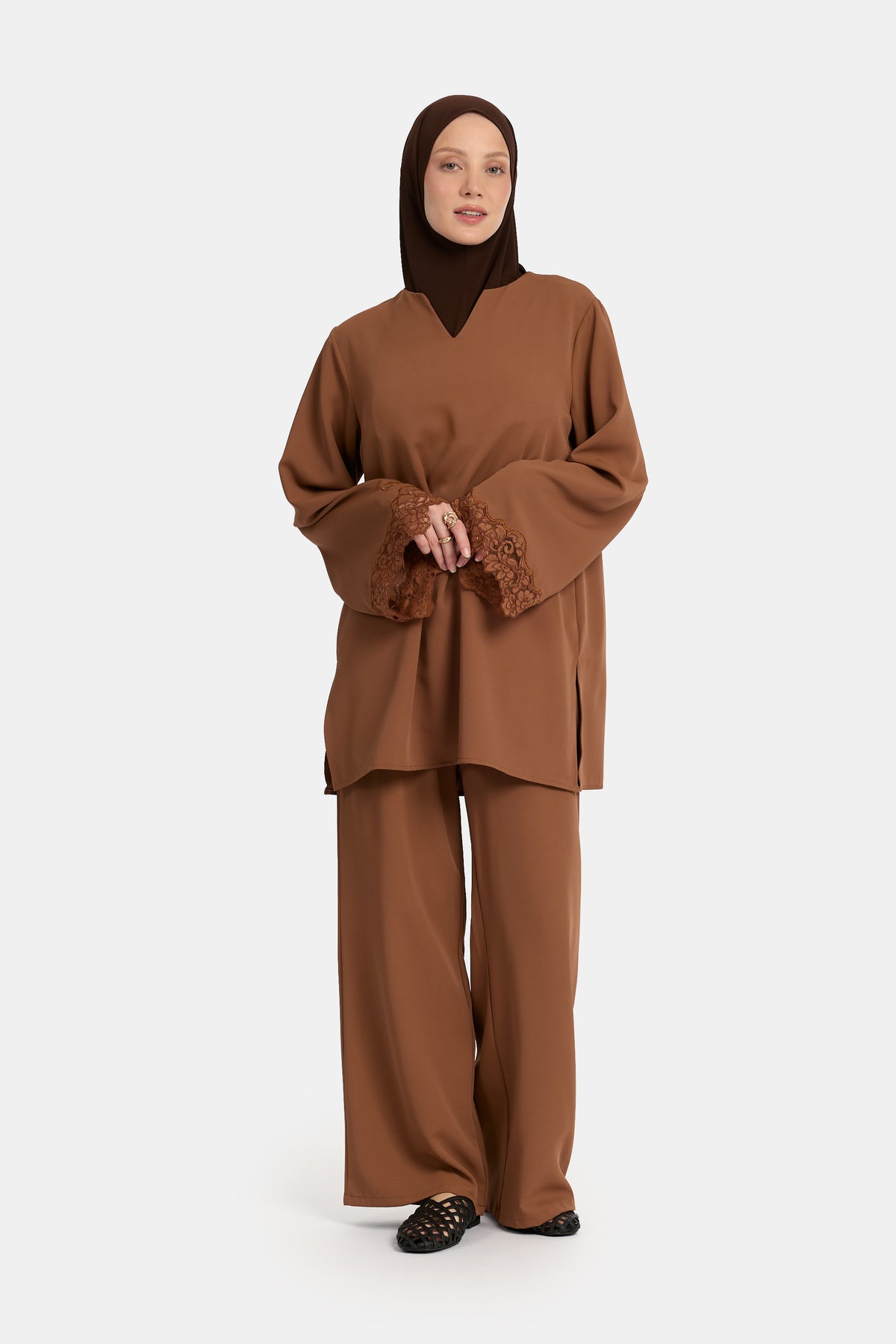 Spitzen-Twinset mit Wellensaum in Toffee