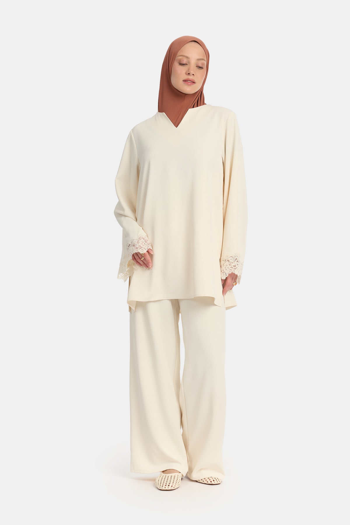 Lace wavy edge twinset Egret
