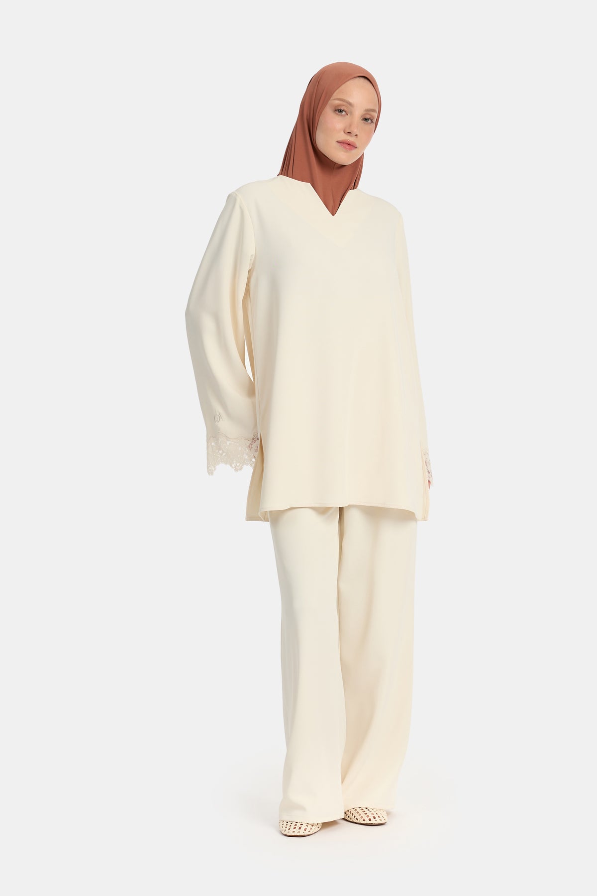 Lace wavy edge twinset Egret