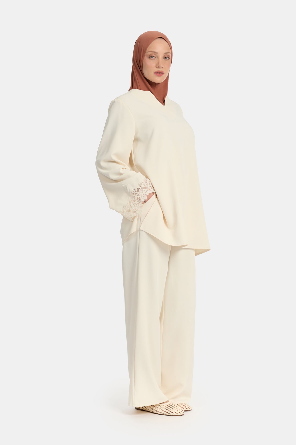 Lace wavy edge twinset Egret