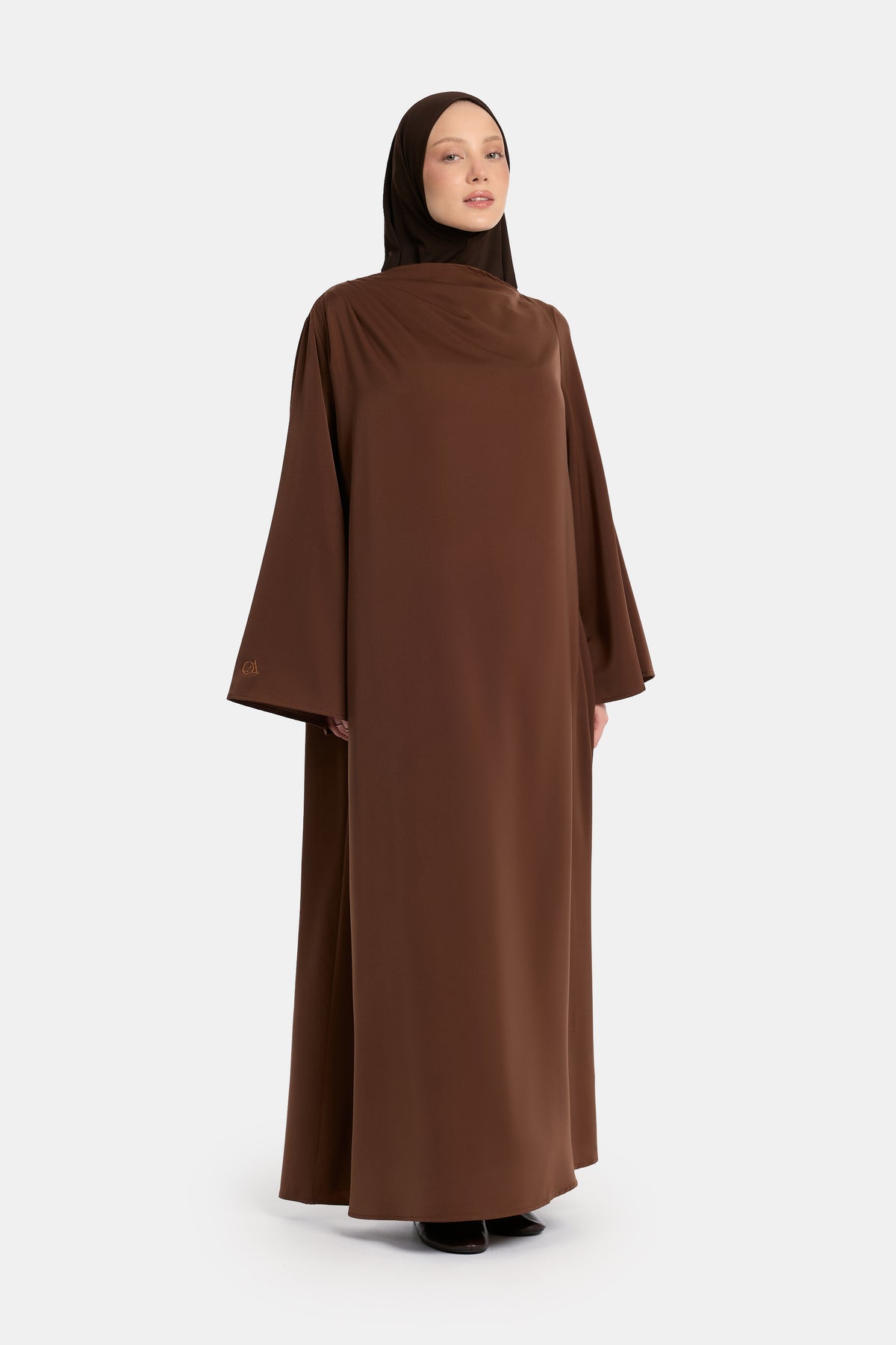 Abaya asymétrique en satin marron