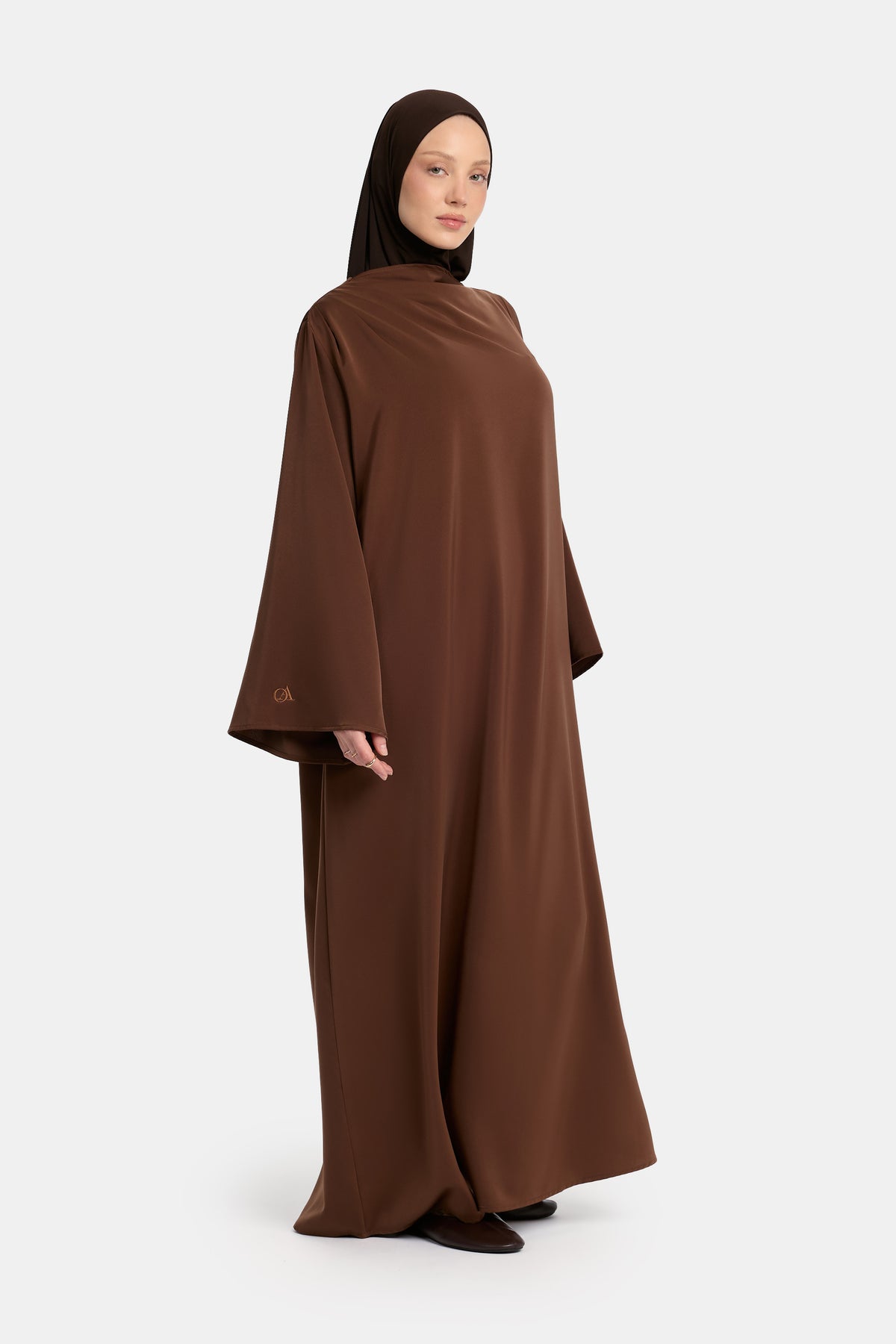 Abaya asymétrique en satin marron