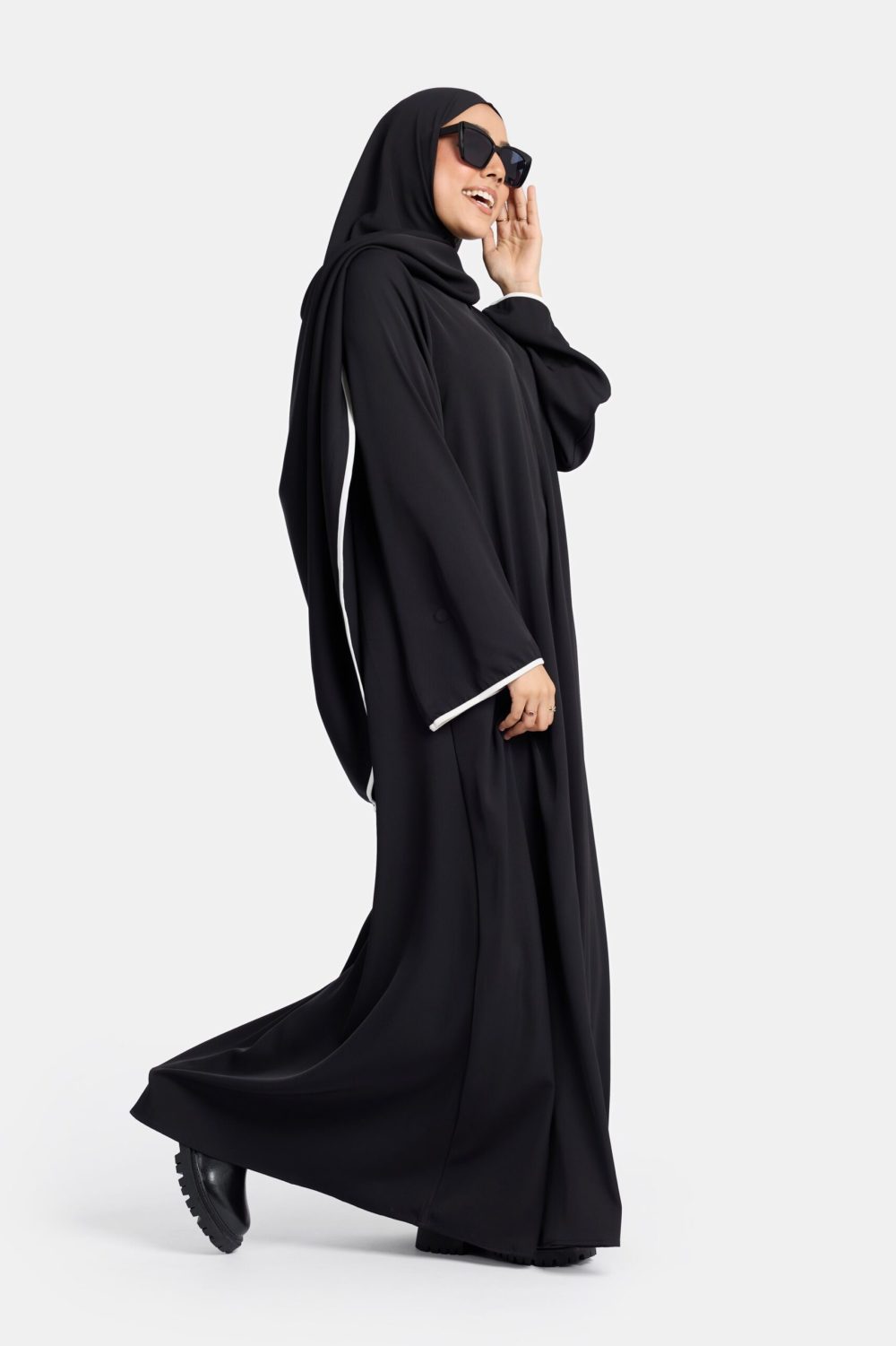 magnet line abaya Black